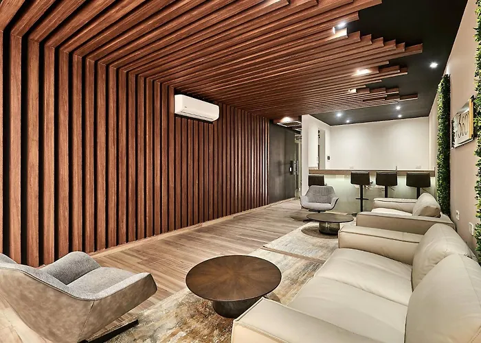 Coastal W Rooftop Pool, Gym Near