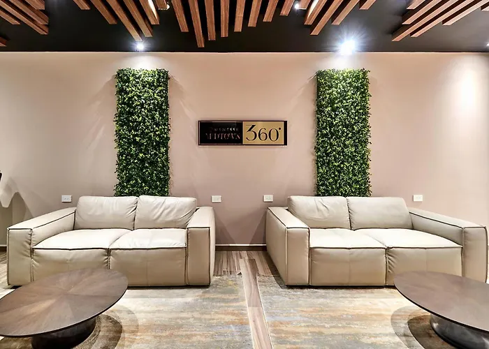 Coastal W Rooftop Pool, Gym Near Apartment